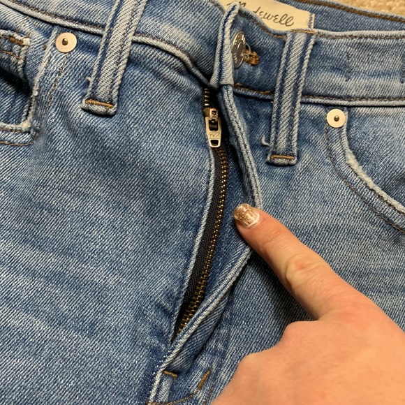 *Flawed* Madewell 10” High Rise Skinny Light Wash- 28 - Picture 4 of 9
